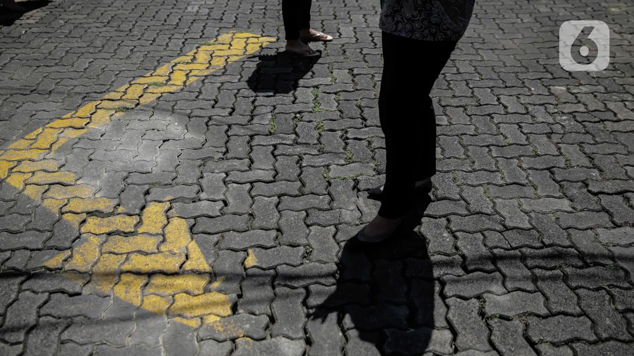 Berjemur Sinar Matahari Pagi Saat Pandemi Corona Covid-19