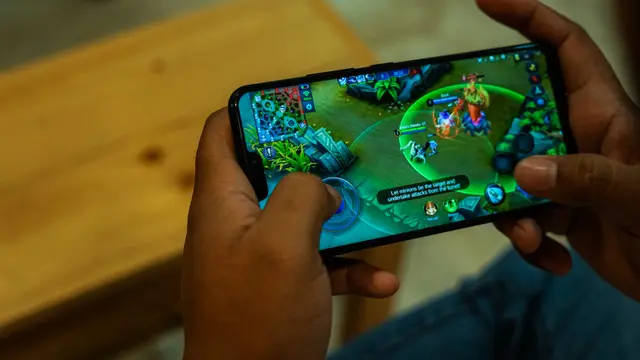 Ilustrasi main Mobile Legends Bang Bang