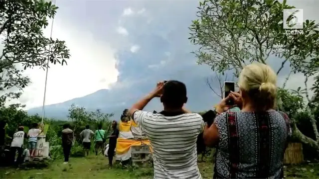 VIDEO: Gunung Agung Meletus, Warga Penuhi Pos Pantau