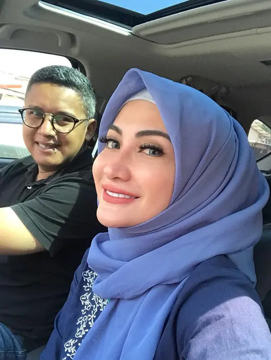 Seperti inilah kebersamaan Natalie Sarah dengan sang suami. Ia terlihat diantar ke lokasi syuting oleh sang suami. (Foto: instagram.com/natalie_sarahs)