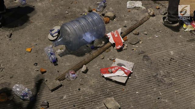 Sisa Kericuhan Massa Aksi di Depan Gedung Bawaslu