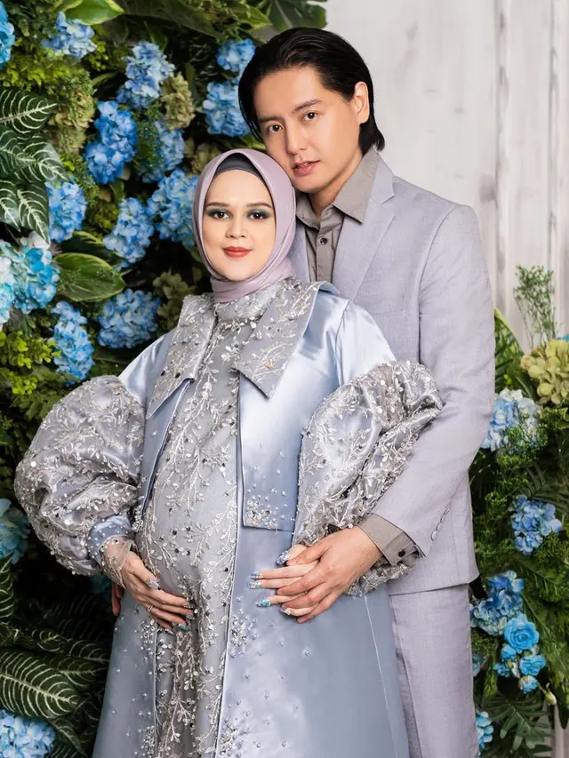Tampil Kompak, Ini 6 Hasil Maternity Shoot Cut Meyriska dan Roger Danuarta