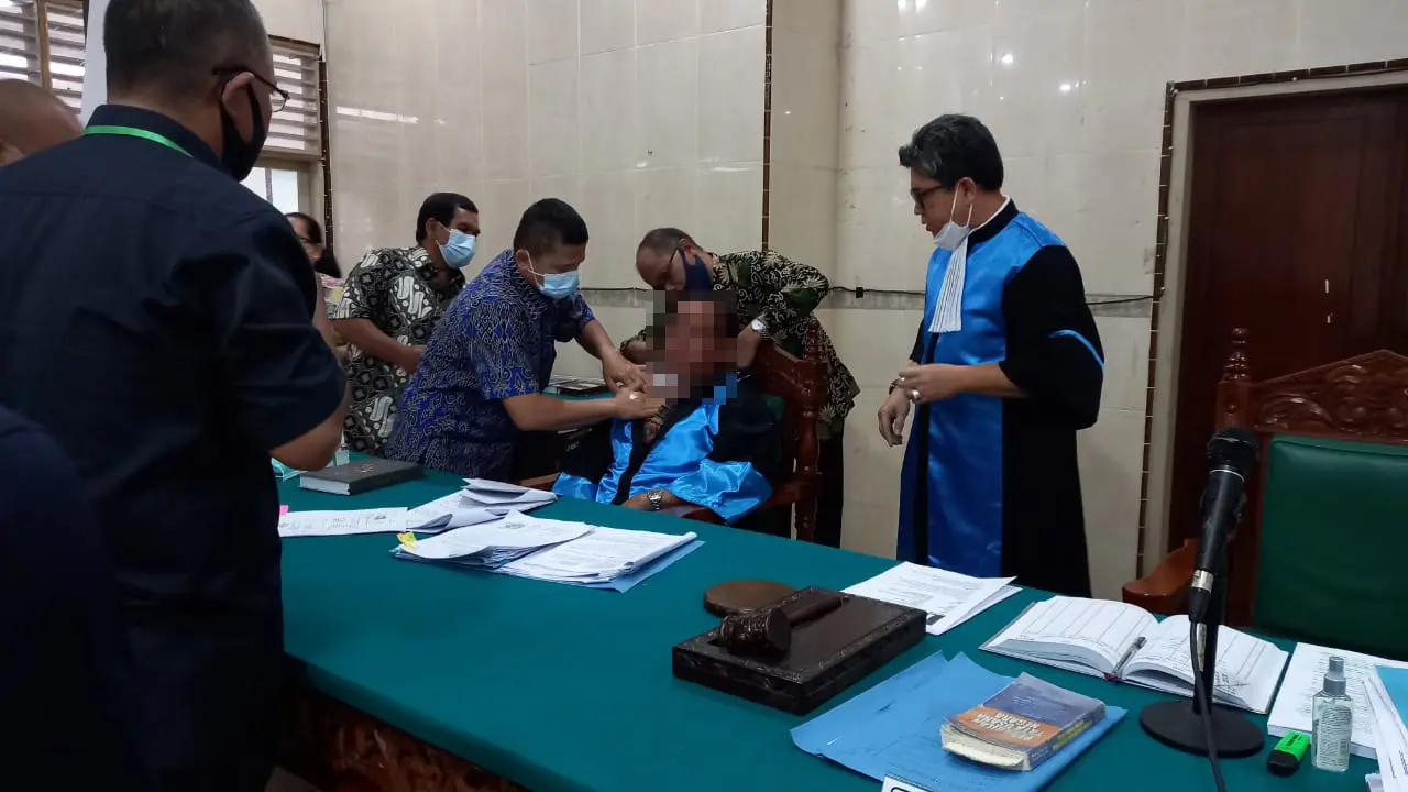 Hakim meninggal dunia