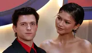 Gaun Pengantin Zendaya Dibocorkan Stylist dalam 3 Kata, Bikin Publik Makin Penasaran