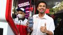Pertama kali diluncurkan Pertamax Green yang memiliki RON 95 Raffi langsung mengisi bahan bakar tersebur pada kendaran pribadinya. (Liputan6.com/Angga Yuniar)