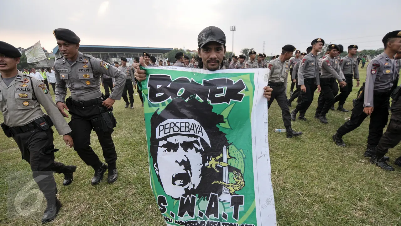 20160802-Tuntut Hak Persebaya, Ribuan Bonek Penuhi Stadion Tugu Jakarta