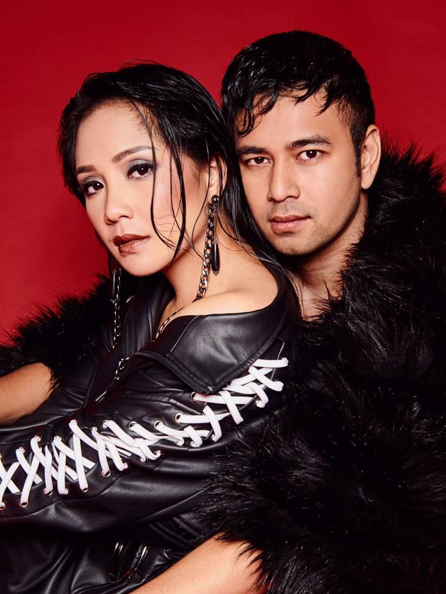 [Bintang] Bikin Pangling, Gaya Edgy Raffi Ahmad-Nagita Slavina Ini Couple Goals Banget!