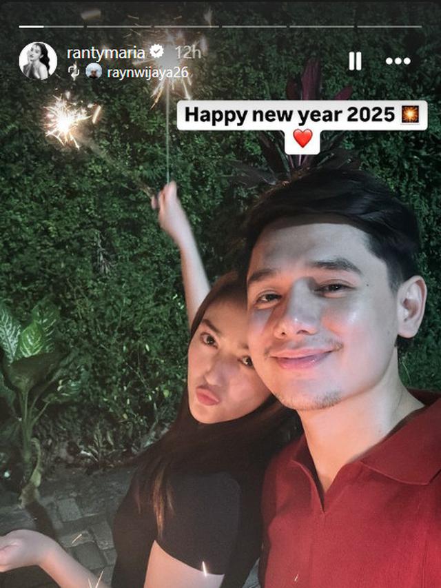 Potret 6 Artis Tahun Baru Bareng Pacar, Angga Yunanda – Shenina di Rumah Sakit