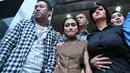 Denny Cagur, Ayu Ting Ting dan Julia Perez setelah pemeriksaan di Direktorat Reserse Kriminal Khusus Polda Metro Jaya, Senin (21/3/2016). (Adrian Putra/Bintang.com)