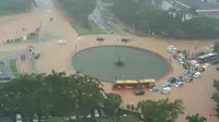 Banjir di Bundaran Indosat, Jakarta. (twitter.com/@SoundRhythm)
