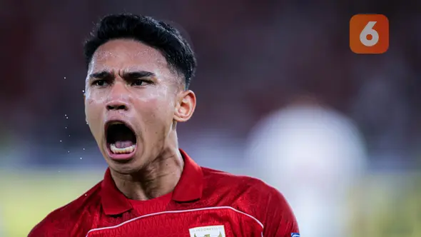 Pemain Timnas Indonesia, Marselino Ferdinan, merayakan gol yang dicetak oleh Ole Romeny ke gawang Bahrain pada laga kedelapan putaran ketiga Grup C kualifikasi Piala Dunia 2026 di Stadion Utama Gelora Bung Karno, Jakarta, Selasa (25/3/2025) malam WIB. (Bola.com/Bagaskara Lazuardi)