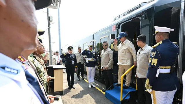 Prabowo menggunakan KA Nusantara Explorer dari Stasiun Batang, Kabupaten Batang menuju Jakarta, Kamis (30/7/2026). (Liputan6.com/Lizsa Egeham).
