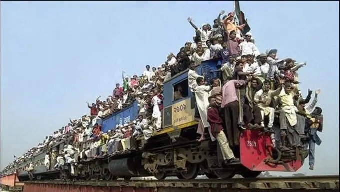 Menunggu Kereta Anjlok Jauh Lebih Ikhlas Dibandingkan Naik Ini