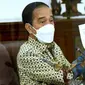 Presiden Joko Widodo (Jokowi) menyampaikan ketegasan dan konsistensi dari penerapan kebijakan pembatasan kegiatan sangat dibutuhkan saat rapat terbatas di Istana Kepresidenan Bogor, Jawa Barat pada Jumat, 29 Januari 2021. (Biro Pers Sekretariat Presiden)