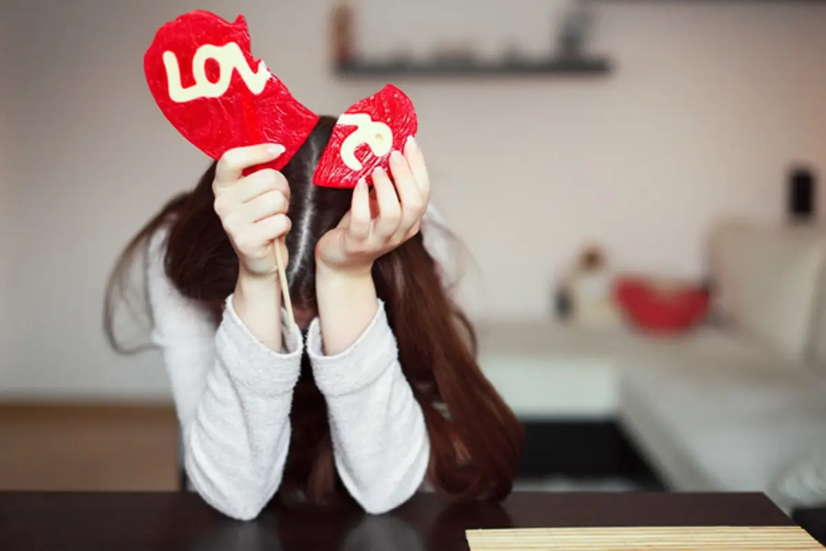 [Bintang] 3 Zodiak yang Kalau Putus Cinta Langsung Merenung