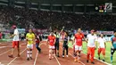 Pemain Persija merayakan kemenangan atas Bhayangkara FC pada laga penutup Liga 1 Indonesia di Stadion Patriot Candrabhaga, Bekasi, Minggu (12/11). Persija unggul 2-1. (Liputan6.com/Helmi Fithriansyah)