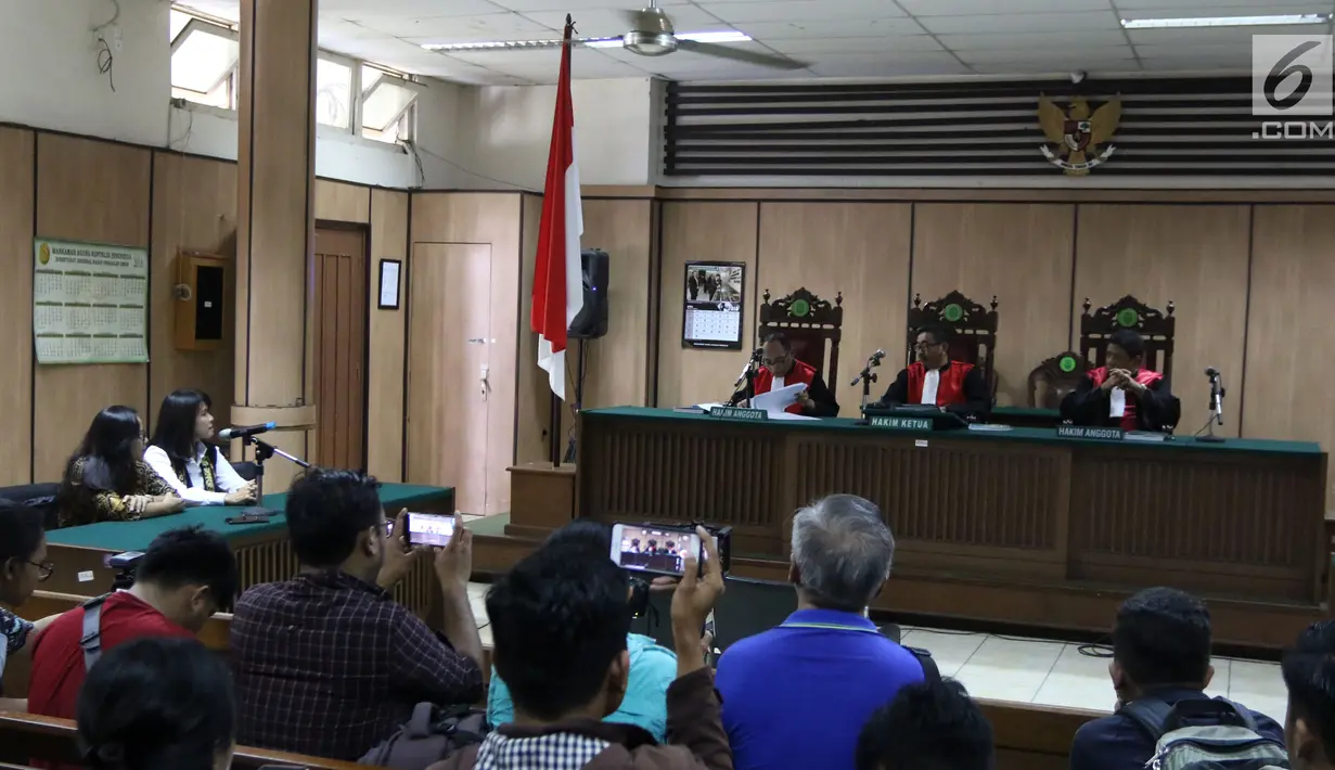 Suasana sidang cerai mantan gubernur DKI Jakarta Basuki Tjahaja Purnama atau Ahok di PN Jakarta Utara, Jakarta, Rabu (4/4). Majelis hakim juga memberikan hak asuh anak kepada Ahok. (Liputan6.com/Arya Manggala)