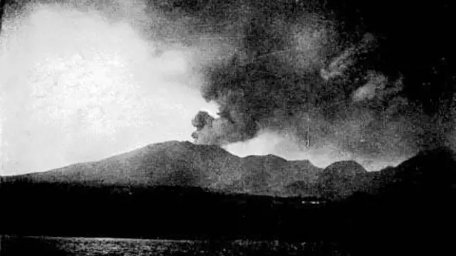 Erupsi Gunung Pelee 1902 oleh Angelo Heilprin (Wikipedia/Public Domain)