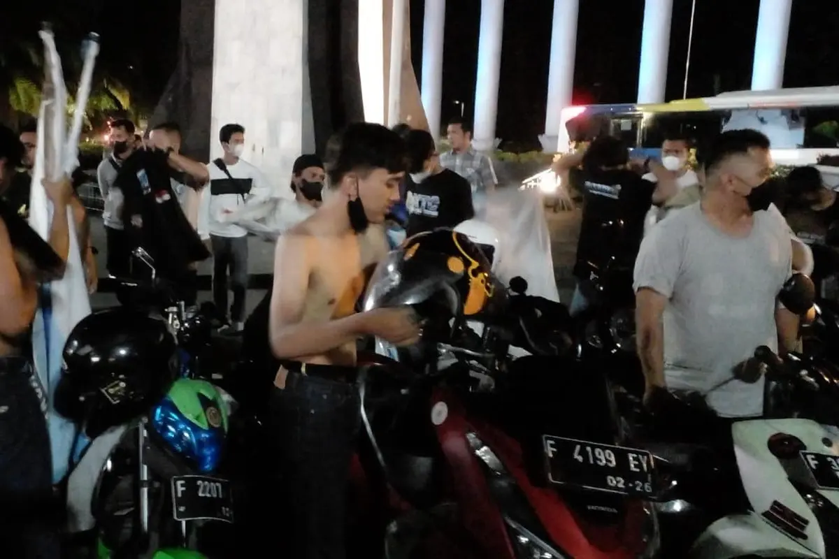 Polisi mengamankan 70 orang anggota geng motor saat konvoi di Kota Bogor, Jawa Barat, Kamis (28/4/2022) malam