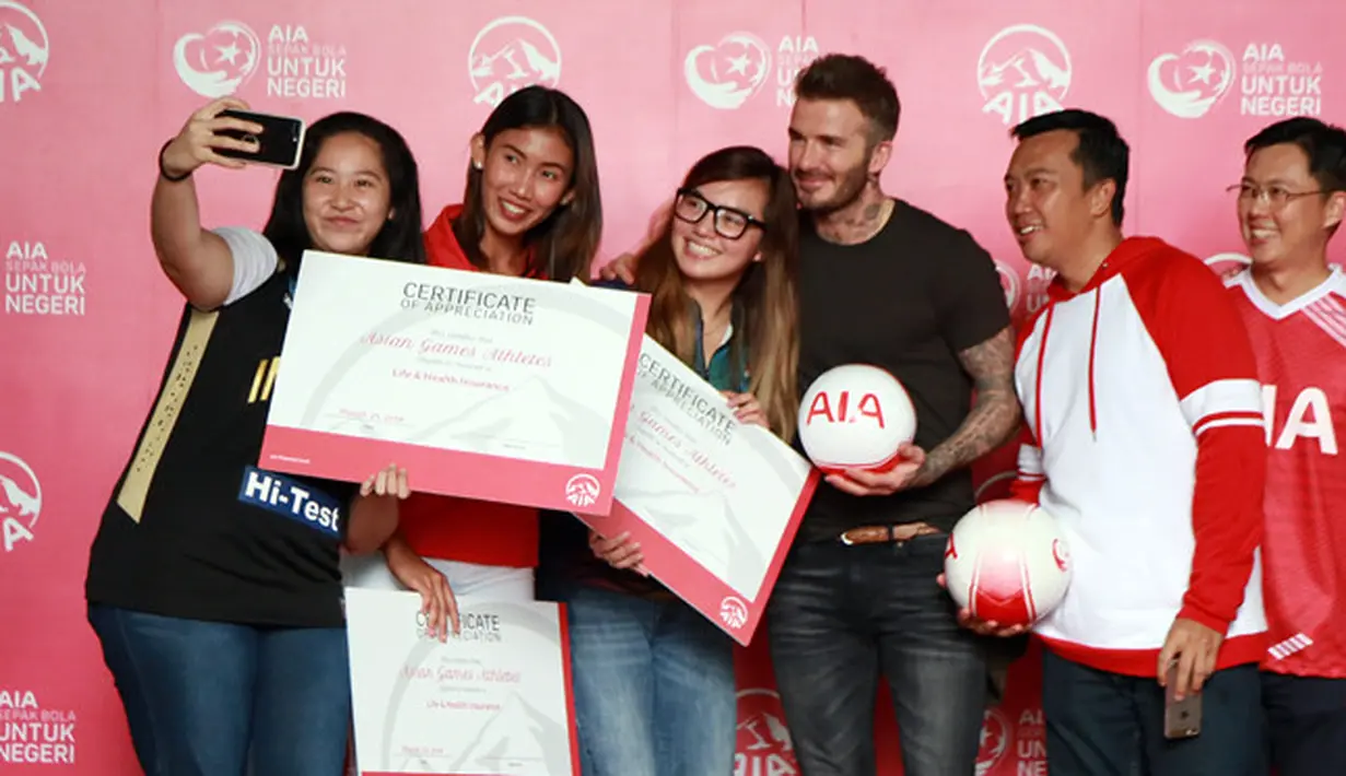 Selain David Beckham, Menpora Imam Nahrawi juga mengundang atlet dalam acara tersebut. Legenda sepak bola itu juga berpesan pada pemain bola muda di Indonesia untuk tetap tersenyum saat di lapangan hijau. (Deki Prayoga/Bintang.com)