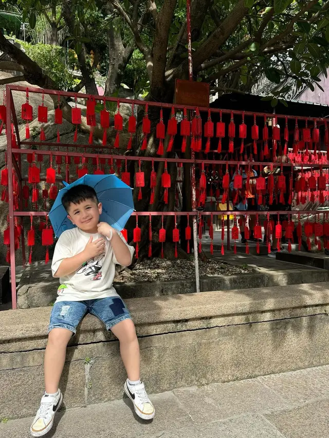 6 Potret Selvi Kitty Ajak Anak Liburan di Macau, Seru Banget