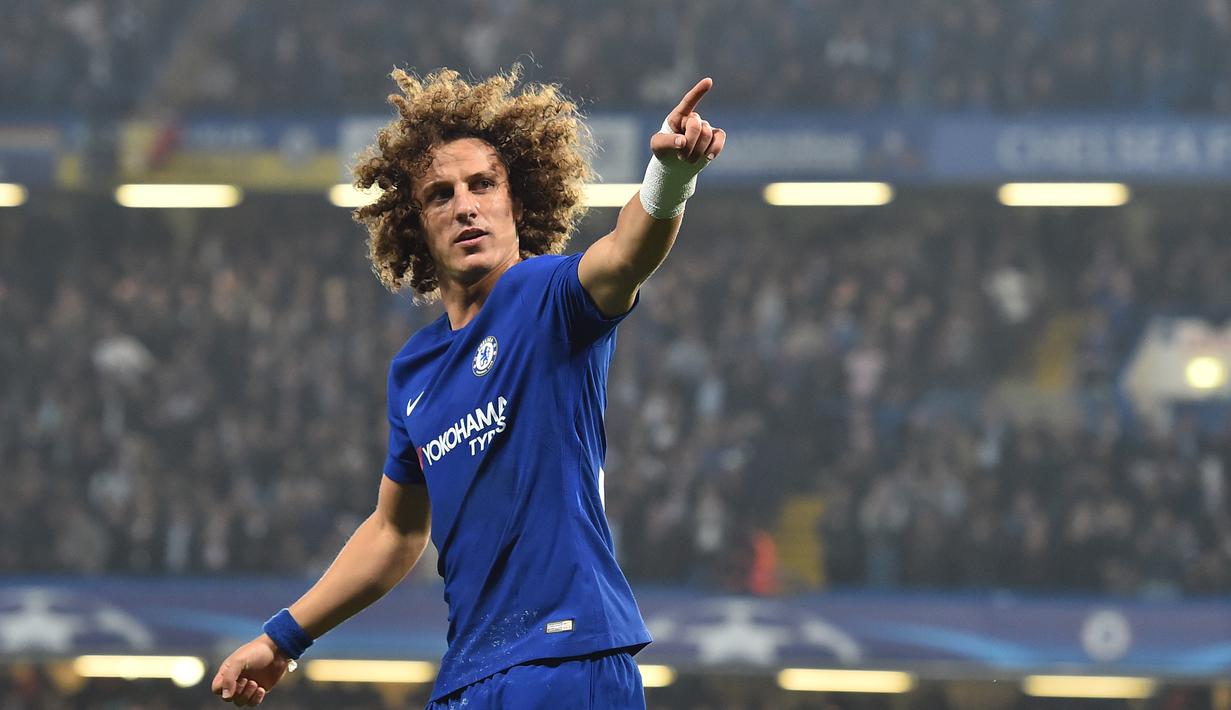 1. David Luiz - Memiliki masalah pribadi dengan Conte membuatnya tak mendapatkan tempat di skuad utama The Blues. Terlebih lagi Luiz acap kali mengalami cedera yang membuatnya kalah bersaing. (AFP/Glyn Kirk)