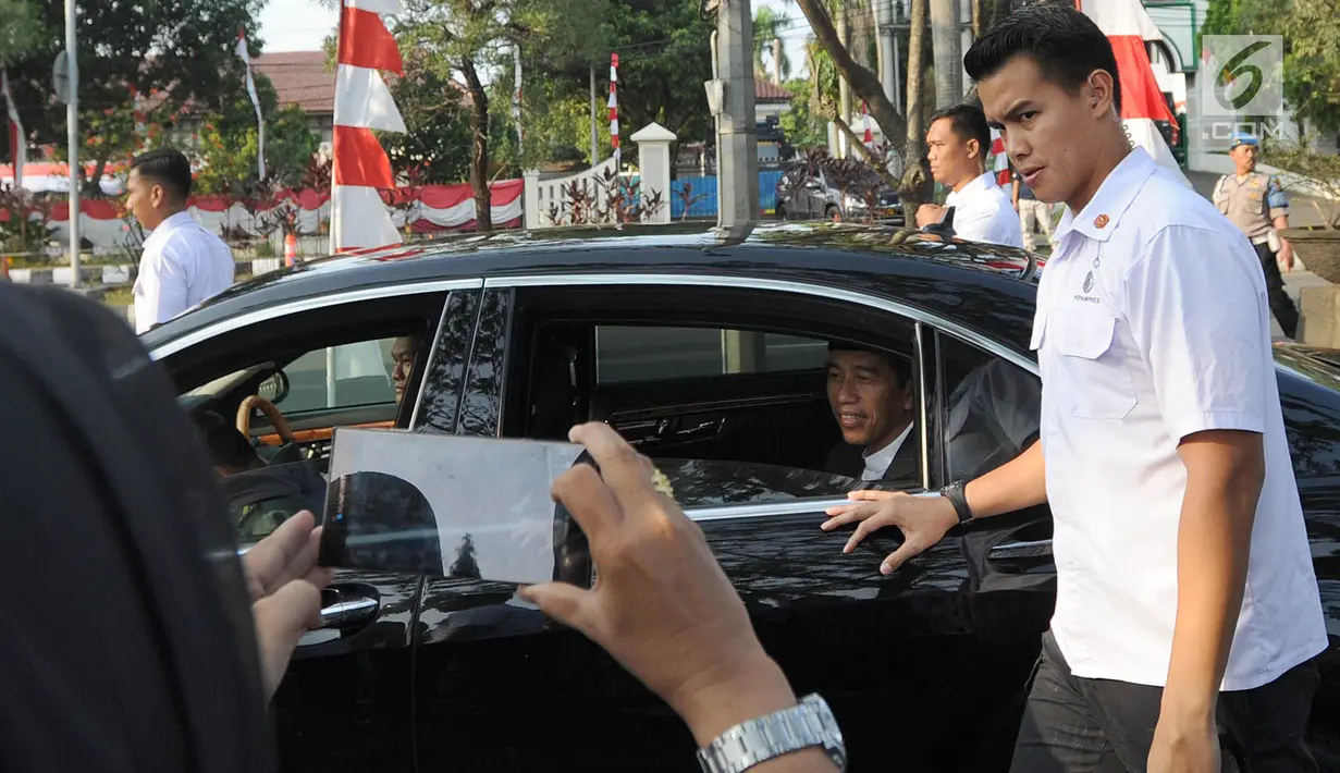 Presiden Joko Widodo atau Jokowi usai  menunaikan salat Idul Adha 1439 Hijriah di Lapangan Tegar Beriman, Cibinong, Kabupaten Bogor, Jawa Barat, Rabu (22/08). (Merdeka.com/Arie Basuki)