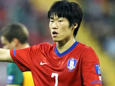 Kapten Timnas Korsel Park Ji-Sung ketika beraksi dalam laga Grup C Piala Asia 2011 melawan Australia yang berakhir 1-1 di Doha, Qatar, 14 Januari 2011. AFP PHOTO/KARIM JAAFAR