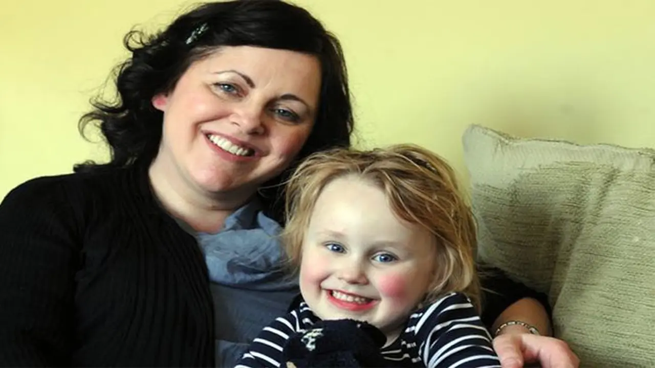 Charlotte Cook Doyan Makan Karpet