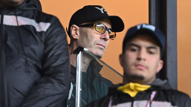 Foto: Momen Zinedine Zidane Nonton Laga Debut Putranya di Piala Afrika 2025