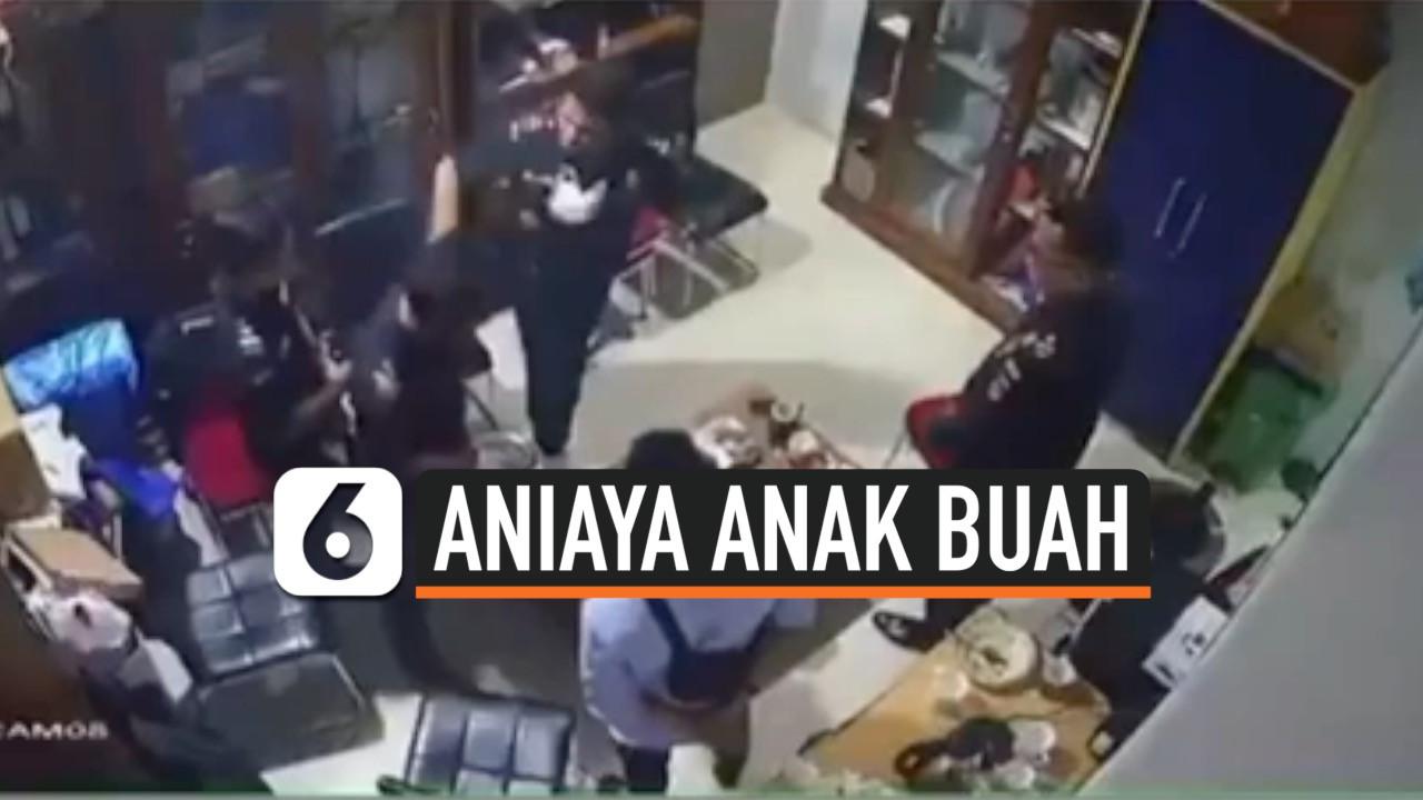 VIDEO: Rekaman Kepala Kantor Bea Cukai Jayapura Pukul Pegawai Baru