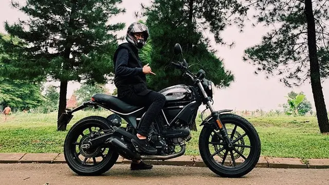 7 Potret Abidzar Al Ghifari di Atas Motor, Sempat Bikin Deg-Degan Umi Pipik