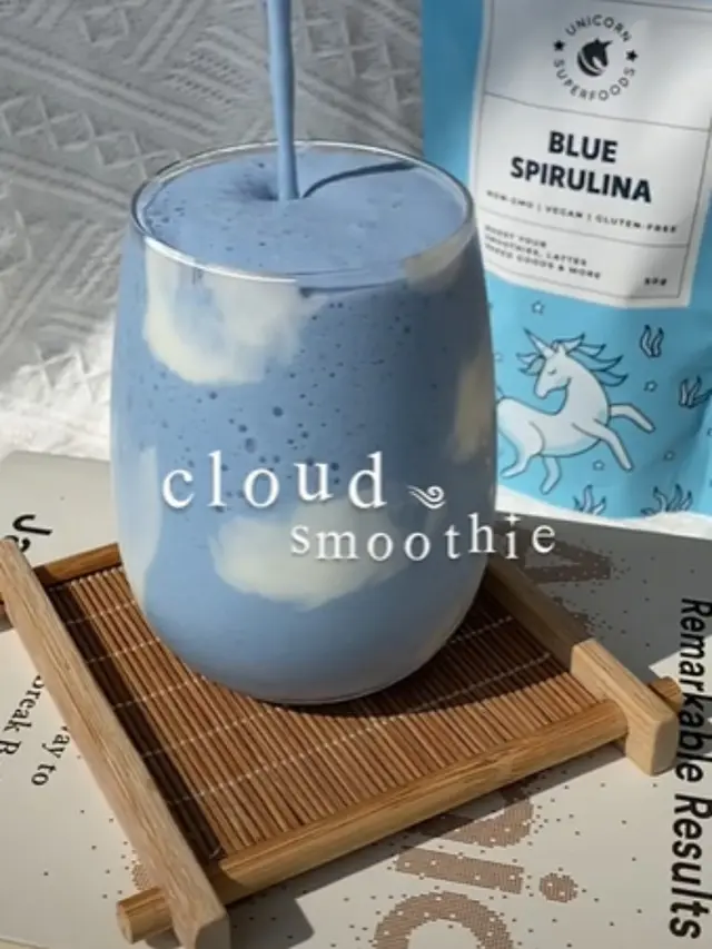 Coconut cloud smoothie yang viral di TikTok. (dok. tangkapan layar TikTok @good.food.gang/https://www.tiktok.com/@good.food.gang/video/7037309964192369946)