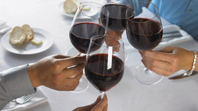 Minum Secangkir Anggur Merah, Rasakan 5 Manfaatnya