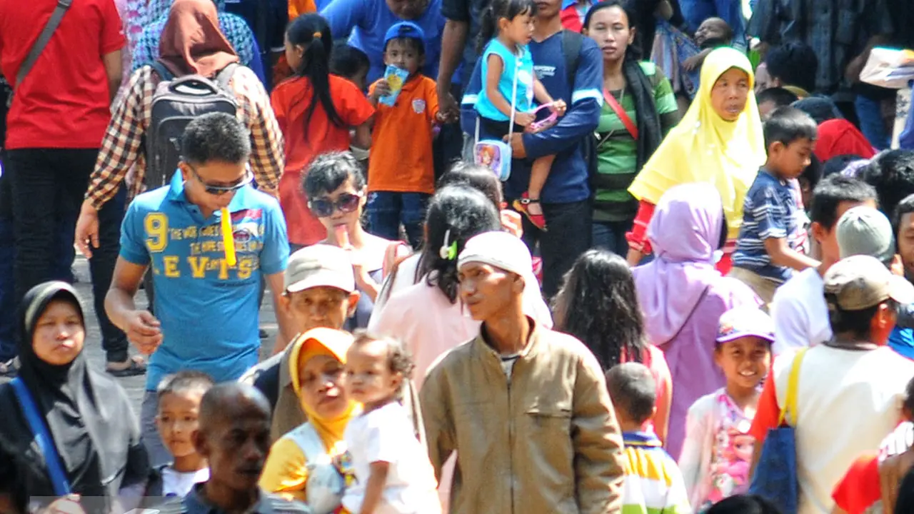 20150718-Hari Kedua Lebaran, Ragunan di Serbu Warga-Jakarta