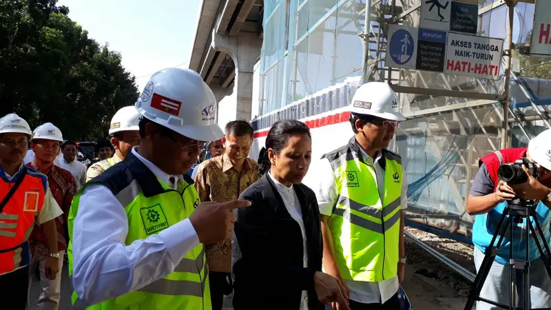 Menteri BUMN Rini Soemarno saat meninjau Zona 3 LRT Palembang (Liputan6.com / ist - Nefri Inge)