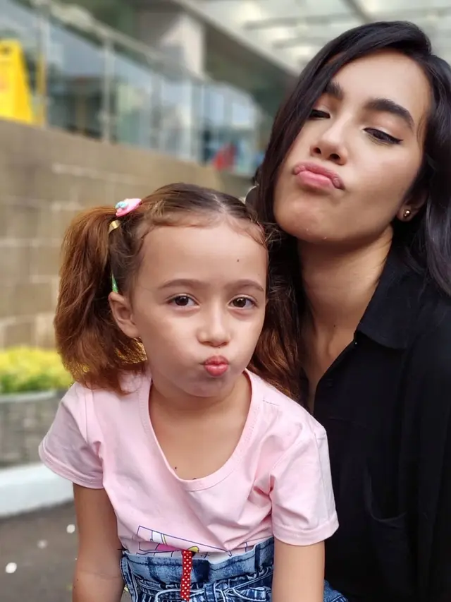 Marie Brittany bersama Michella Putri (https://www.instagram.com/p/CSY_2oJBmP4/)