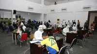 Pelaksanaan rapid test usai tim patroli gabungan memantau kondisi pelaksanaan PSBB di Surabaya Raya yaitu, Surabaya, Gresik dan Sidoarjo pada hari kelima.