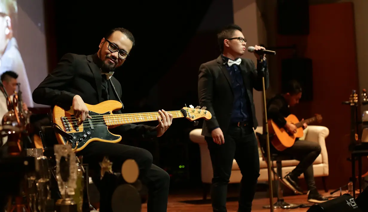 Fandy juga mengajak penyanyi cilik Nicole untuk berduet dengan membawakan lagu 'Tertatih'. (Andy Masela/Bintang.com)