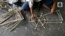 Para perajin mengaku, setiap mendekati perayaan Imlek pendapatan mereka naik hingga 100 persen. (Liputan6.com/Herman Zakharia)