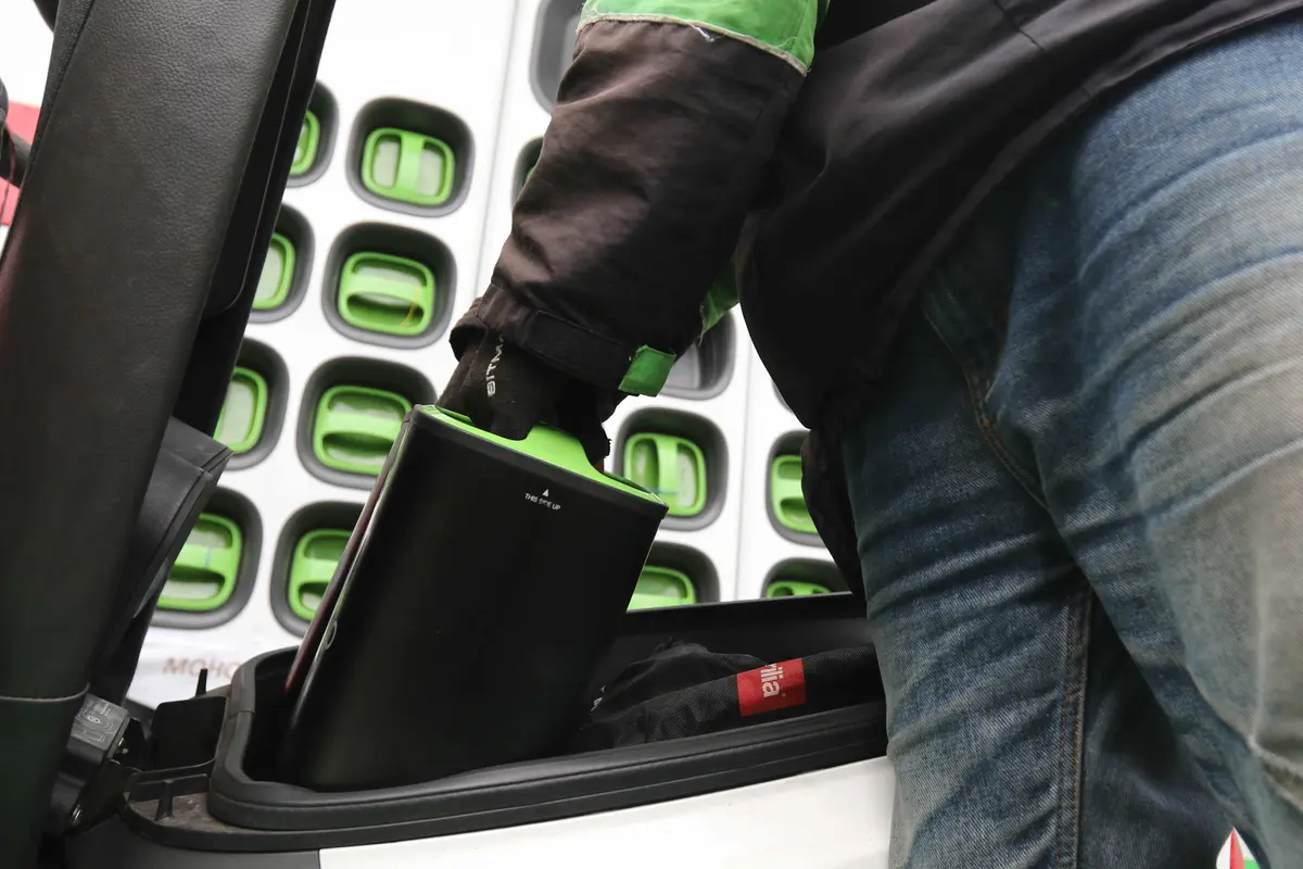 Penyediaan Penggantian dan Battery Swapping Station di SPBU