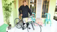 Abah Uju (75 tahun), pengabdi literasi di Peloksok Kabupaten Purwakarta. Foto (Istimewa)