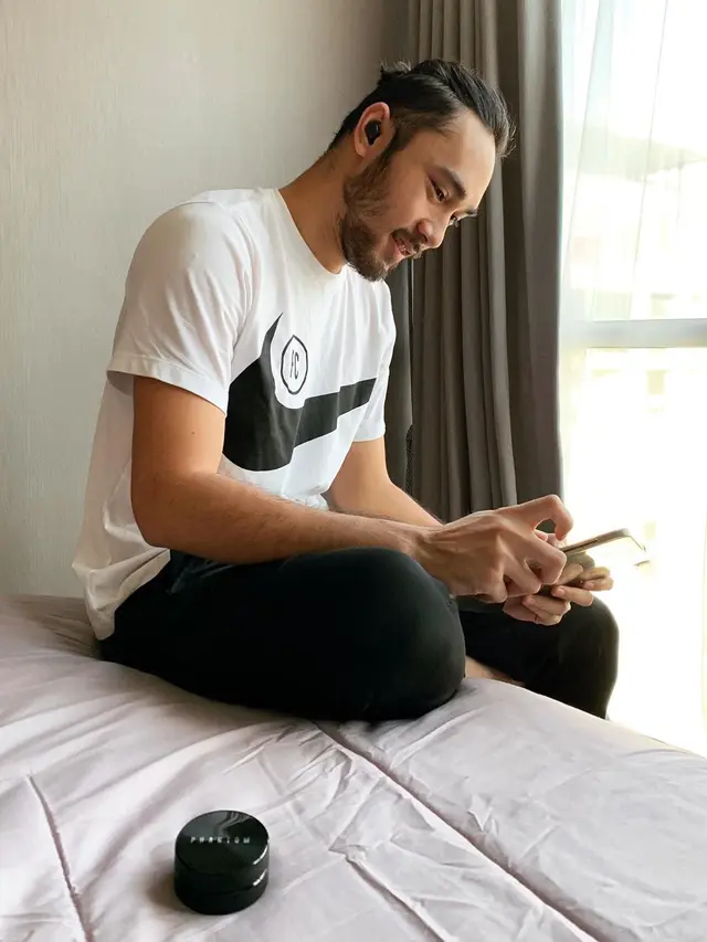 6 Potret Terbaru Achmad Megantara dengan Brewok Lebat, Makin Manly