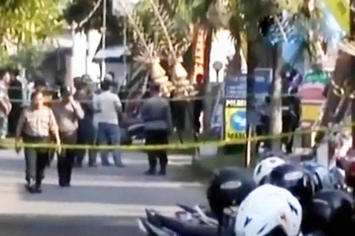 Bom Bunuh Diri di Solo hingga  Jemaah An Nadzir Rayakan Lebaran
