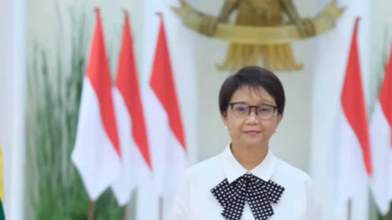 6 Gaya Ngantor Menlu Retno Marsudi yang Tuai Pujian, Disebut Ibu Pejabat Paling Fashionable