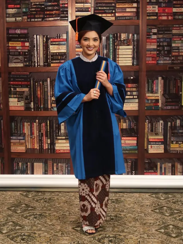 [Bintang] Ashanty Wisuda