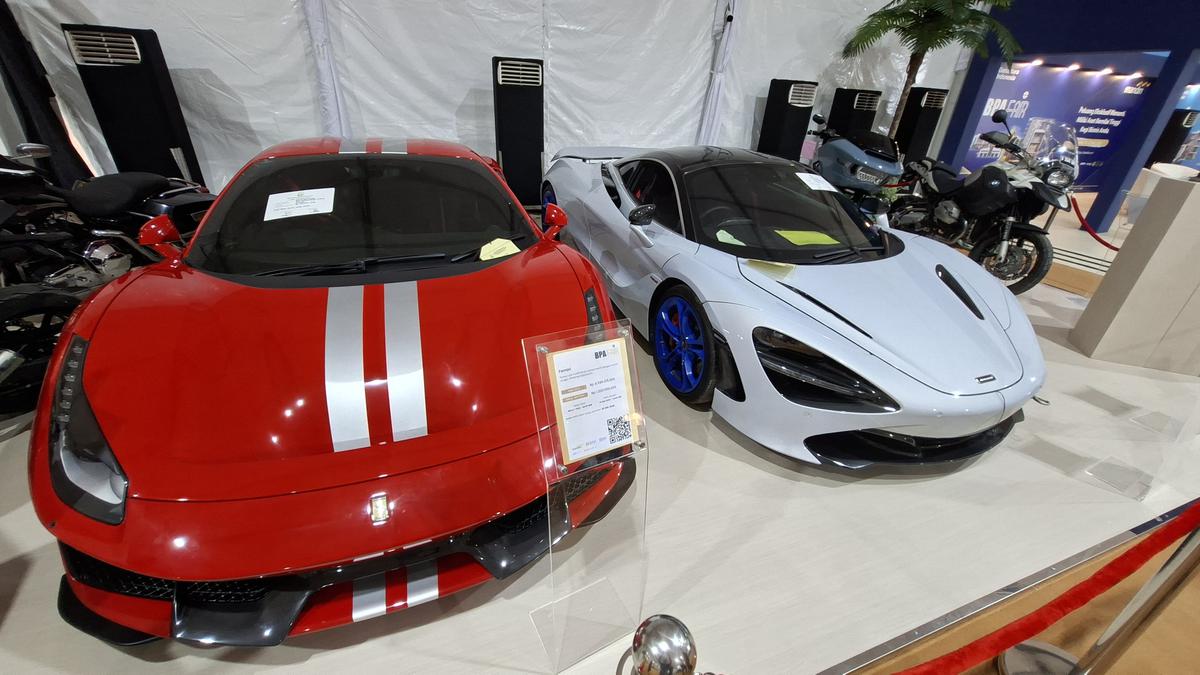 Deretan Barang Mewah Sitaan Dilelang: Ada Kalung 'Sandra Dewi' hingga Mobil Ferrari