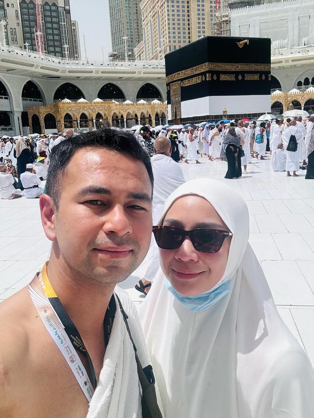 Jalani Ibadah Haji, Ini 7 Potret Raffi Ahmad dan Nagita Slavina di Depan Kabah