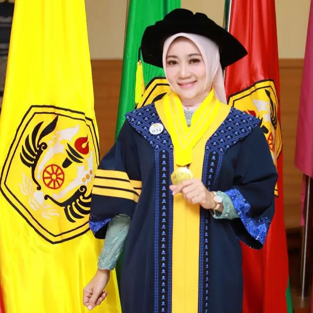 6 Potret Wisuda S3 Atalia Praratya Istri Ridwan Kamil, Raih IPK Sempurna