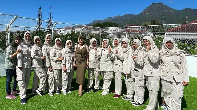 Yuni Shara gelar upacara bendera di PAUD miliknya (Instagram/yunishara36)